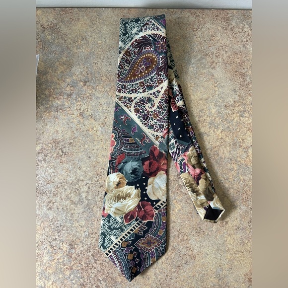 Bundle of Vintage Silk Ties from various brands - Picture 5 of 6